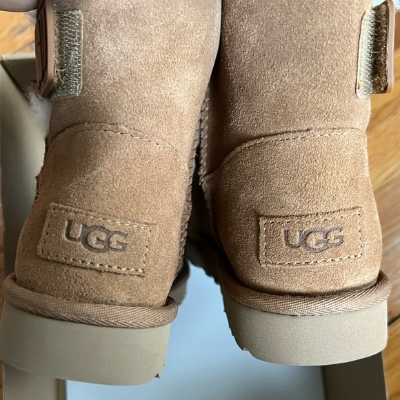 UGG Tan Suede Boots with Shearling - Picture 2 of 5